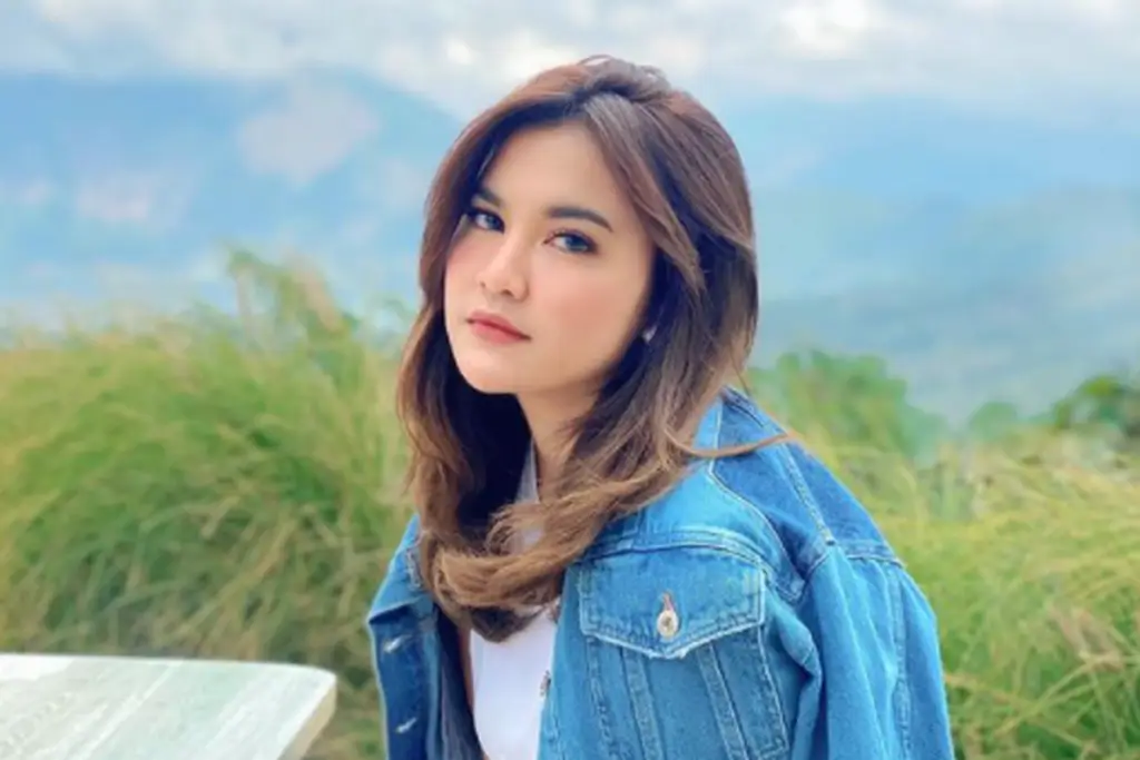 Rekomendasi Lagu Galau 2025: Playlist Terbaik untuk yang Butuh Healing 1 Rekomendasi Lagu Galau 2025 Mahalini